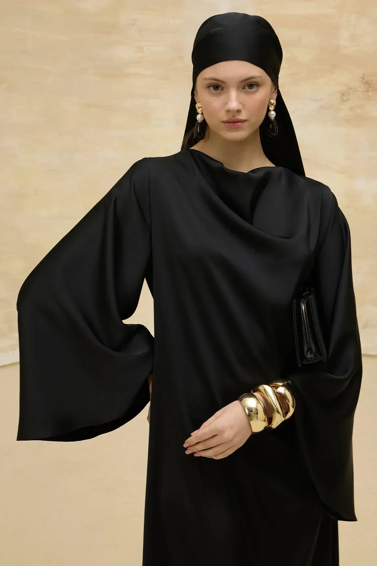 Çift Taraflı Saten Siyah Elbise