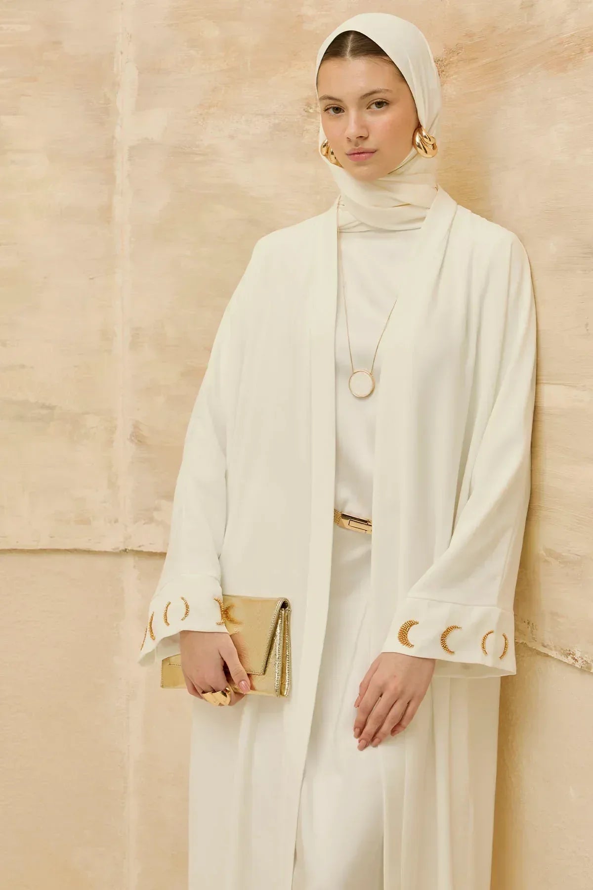 Ramazan Özel Gold Hilalin Evreleri ve Ay Yıldız İşlemeli Tesettür Uzun Beyaz Abaya - VIADEL Atelier