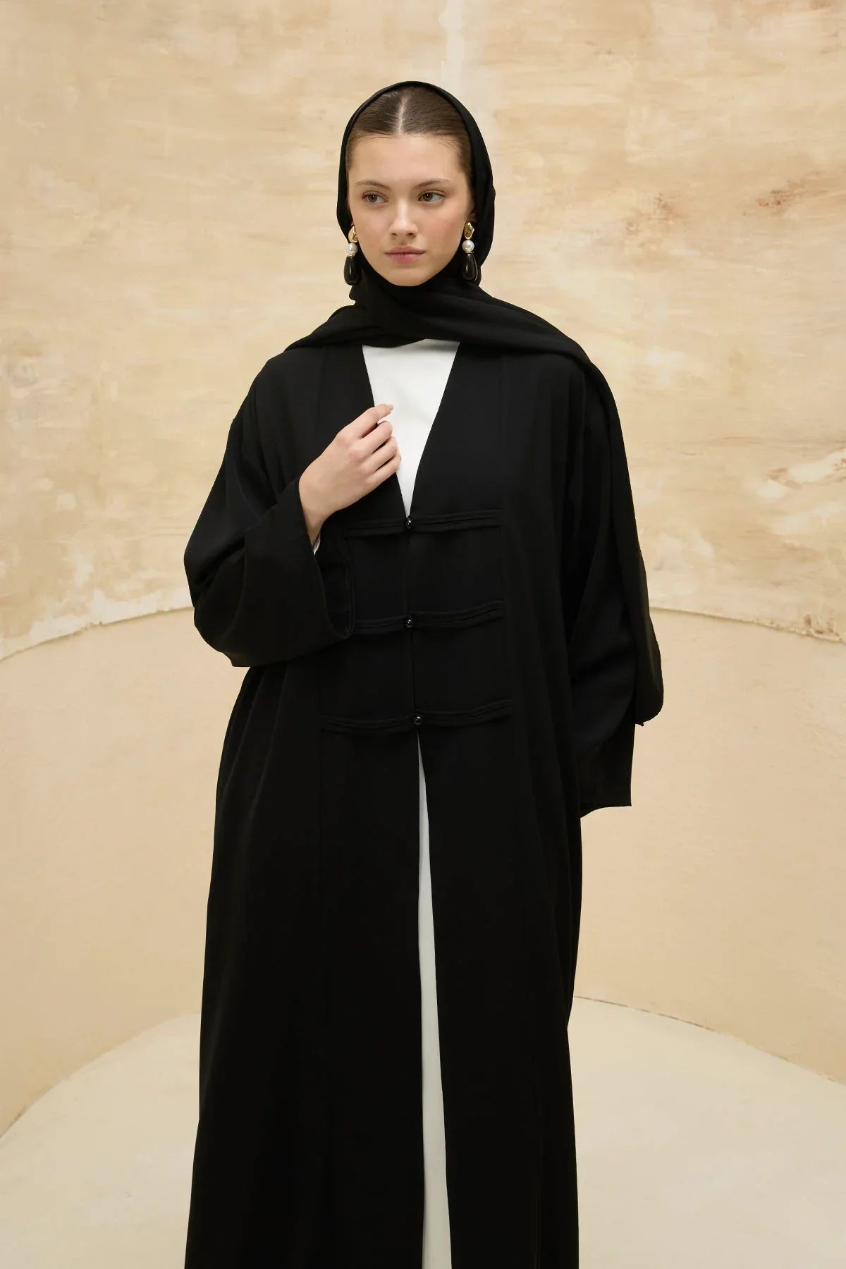 Toggle Detaylı Siyah Uzun Abaya
