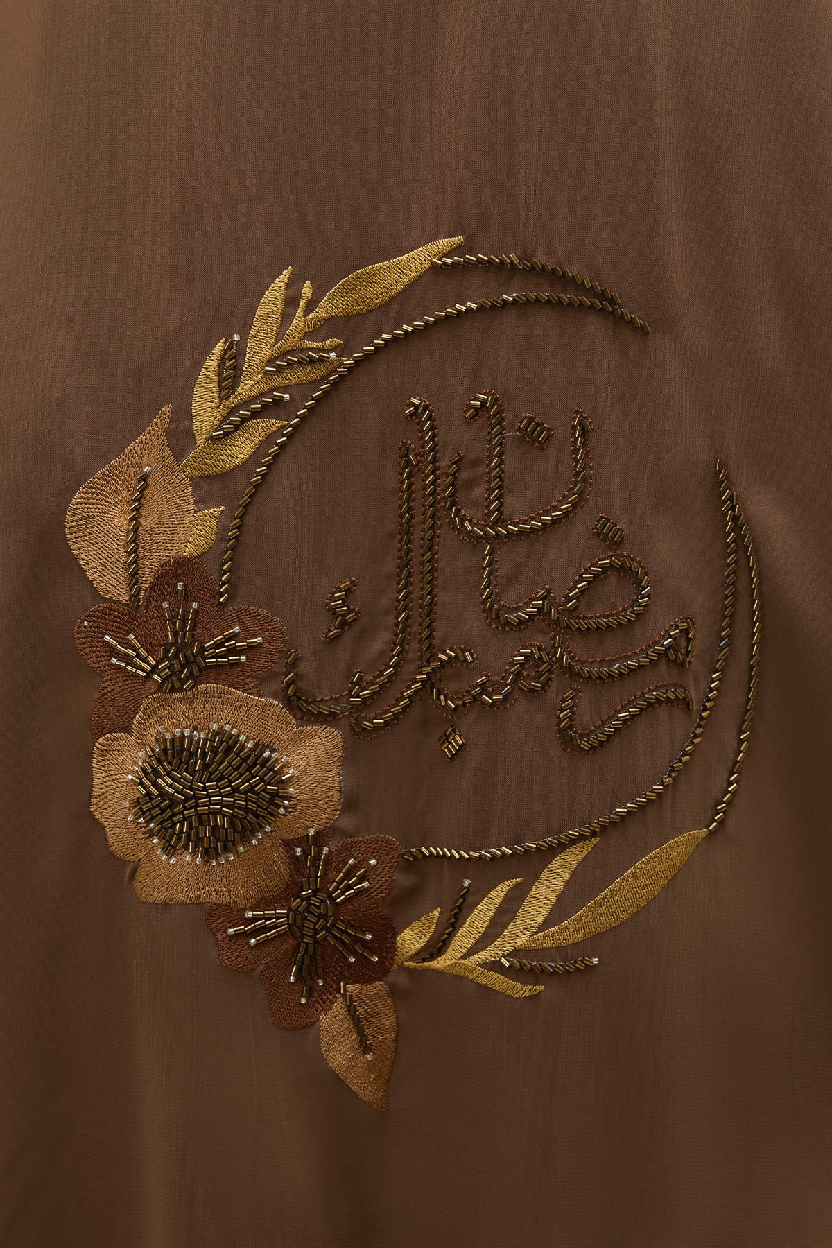 Ramazan Mübarek Yazılı Sırt Gold Boncuk Nakış İşlemeli Kahverengi Abaya