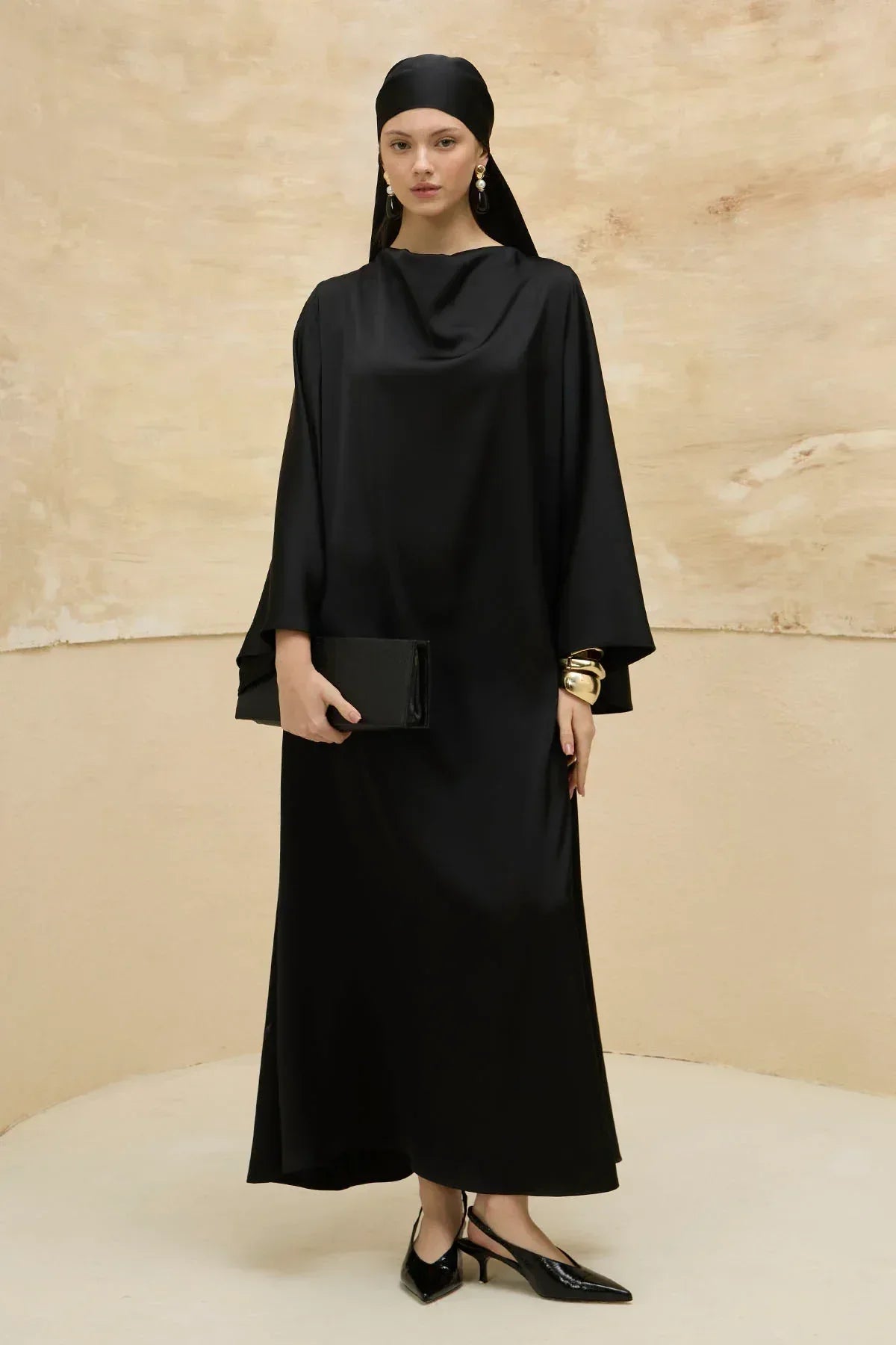 Çift Taraflı Saten Siyah Elbise