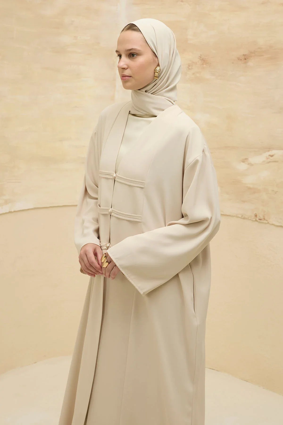 Toggle Detaylı Taş Uzun Abaya