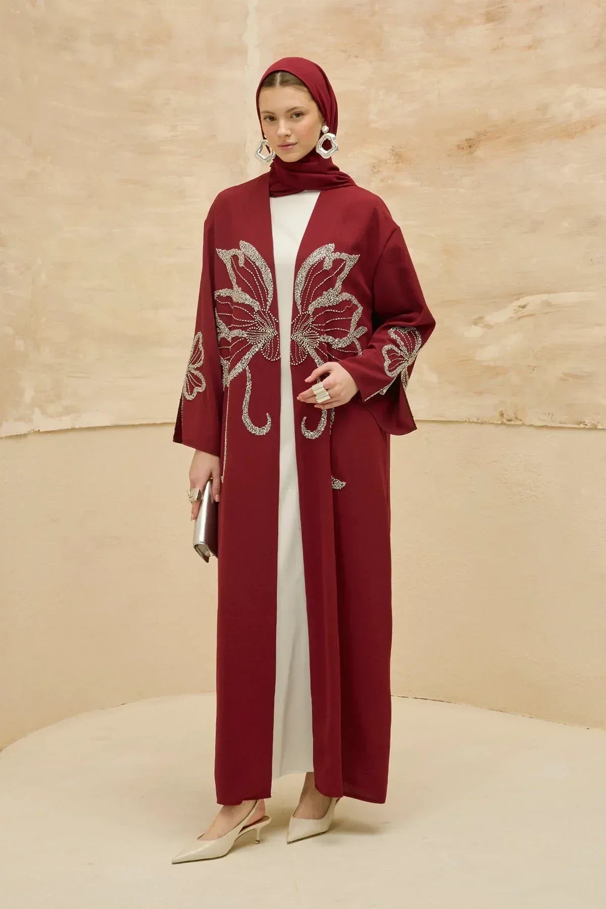 Yonca Taş Boncuk İşlemeli Kol Yırtmaçlı Uzun Bordo Abaya - VIADEL Atelier