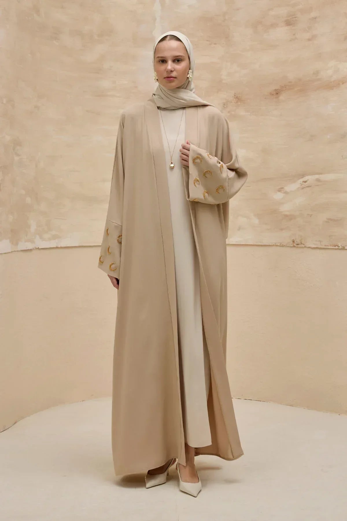 Ramazan Kerim Yazılı Gold Hilal İşlemeli Geniş Kol Uzun Vizon Abaya - VIADEL Atelier