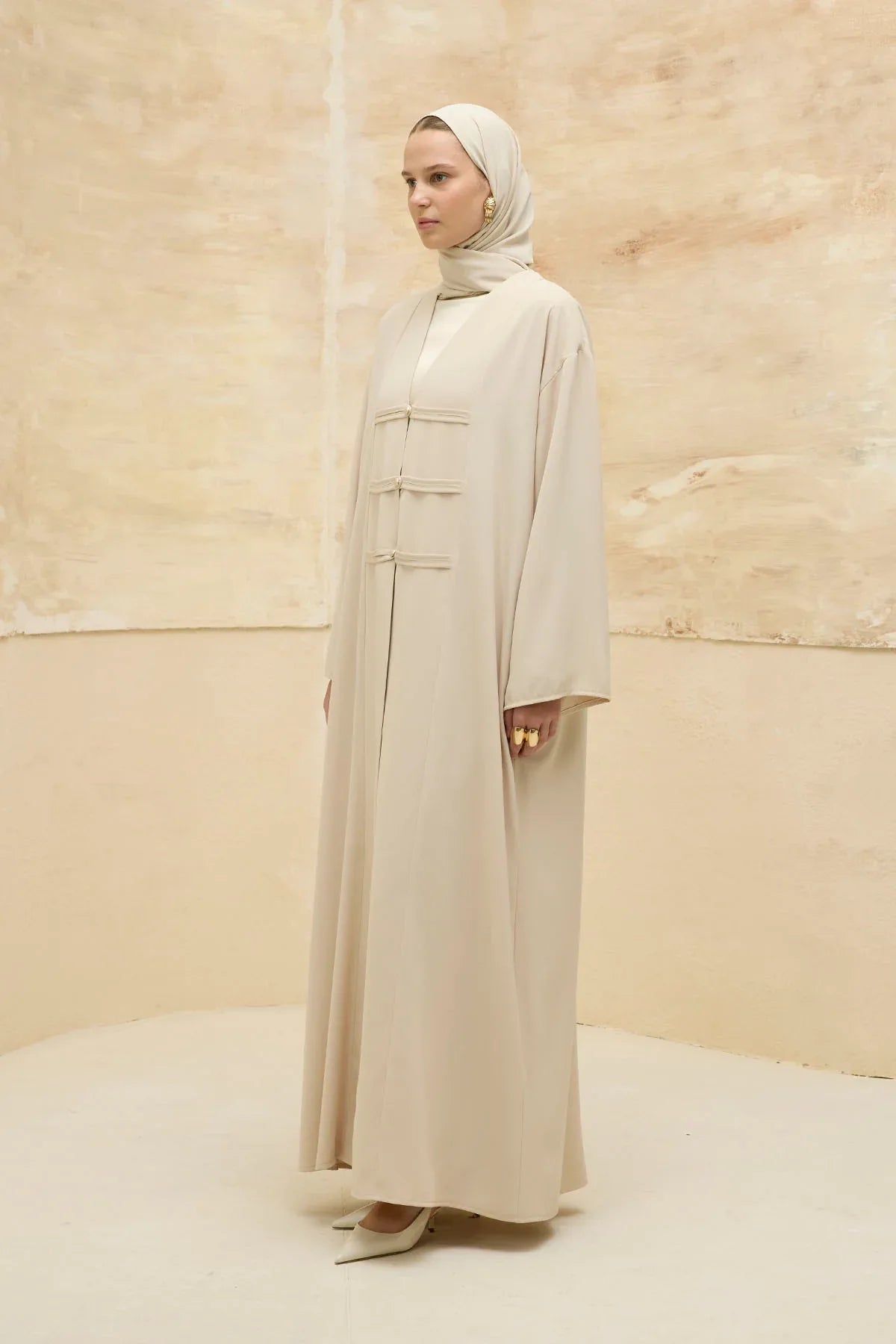 Toggle Detaylı Taş Uzun Abaya
