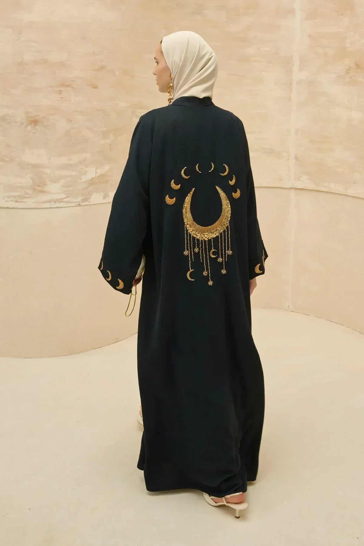 Ramazan Özel Gold Hilalin Evreleri ve Ay Yıldız İşlemeli Tesettür Uzun Lacivert Abaya - VIADEL Atelier