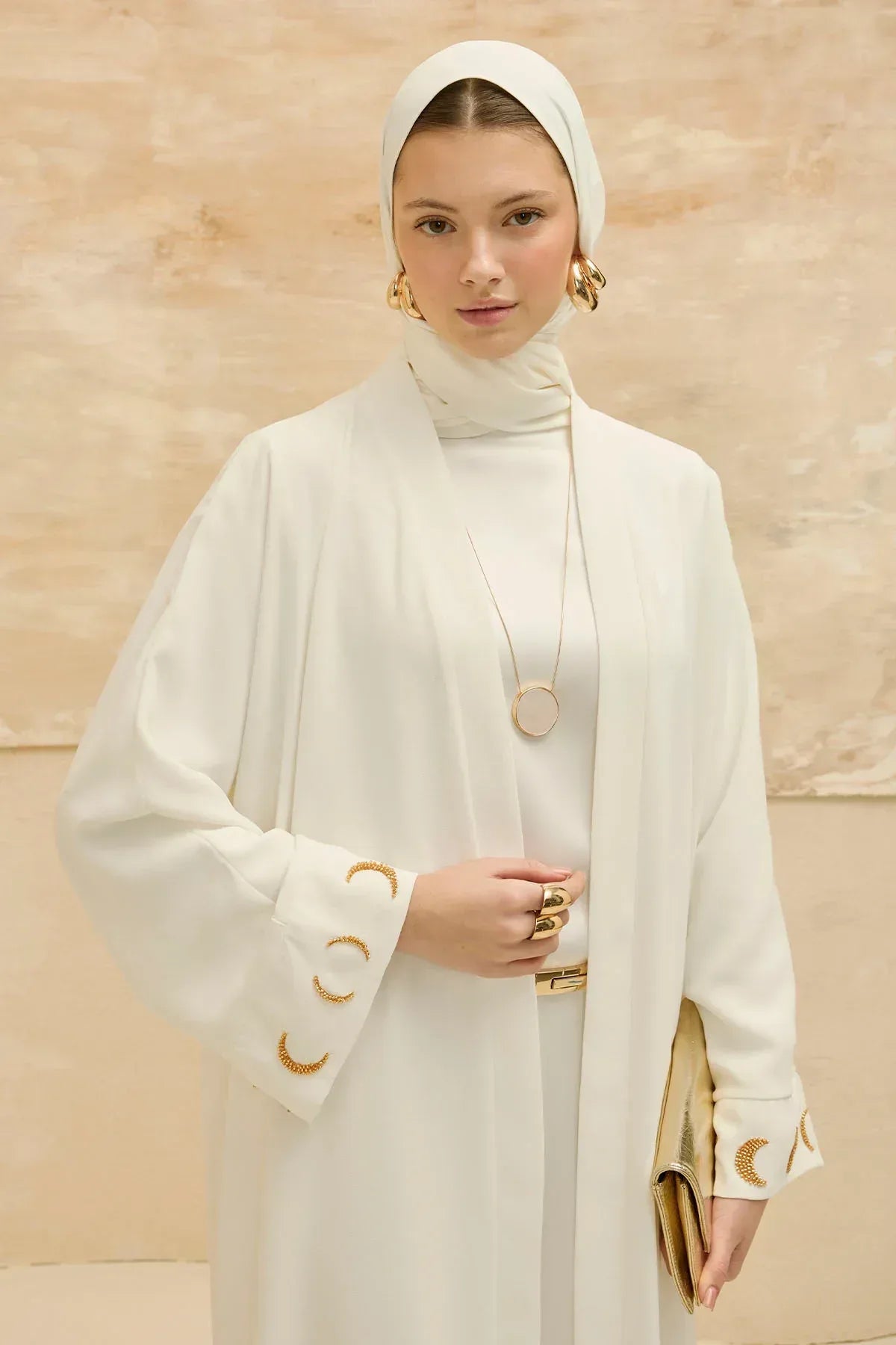 Ramazan Özel Gold Hilalin Evreleri ve Ay Yıldız İşlemeli Tesettür Uzun Beyaz Abaya - VIADEL Atelier