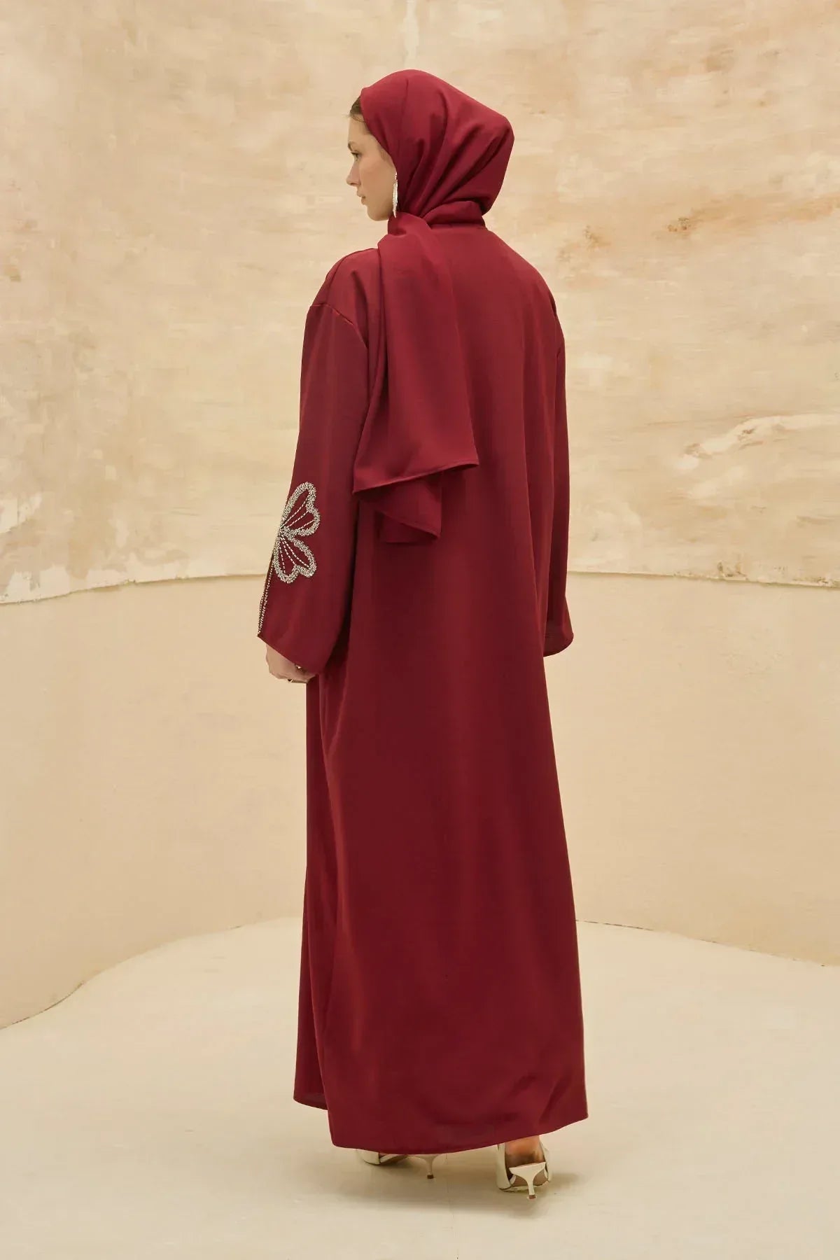 Yonca Taş Boncuk İşlemeli Kol Yırtmaçlı Uzun Bordo Abaya - VIADEL Atelier