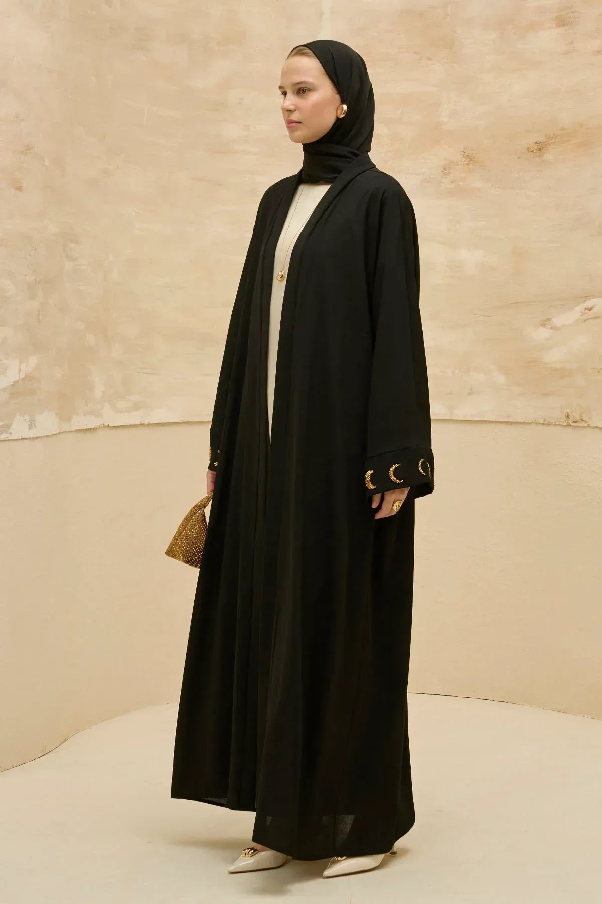 Ramazan Özel Gold Hilalin Evreleri ve Ay Yıldız İşlemeli Tesettür Uzun Siyah Abaya - VIADEL Atelier