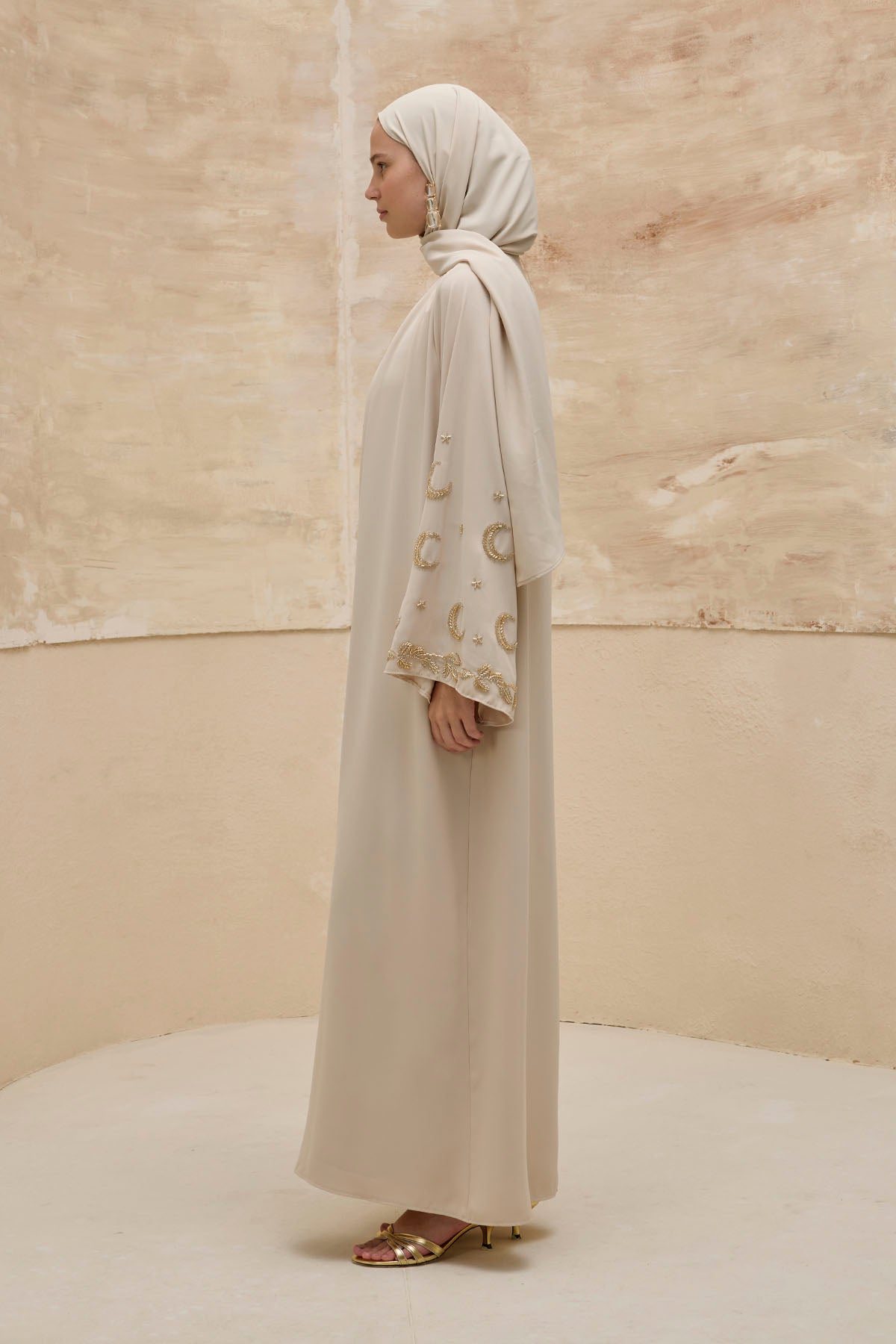 Gold Hilal Yıldız Nakışlı Tesettür Geniş Kol Uzun Taş Abaya