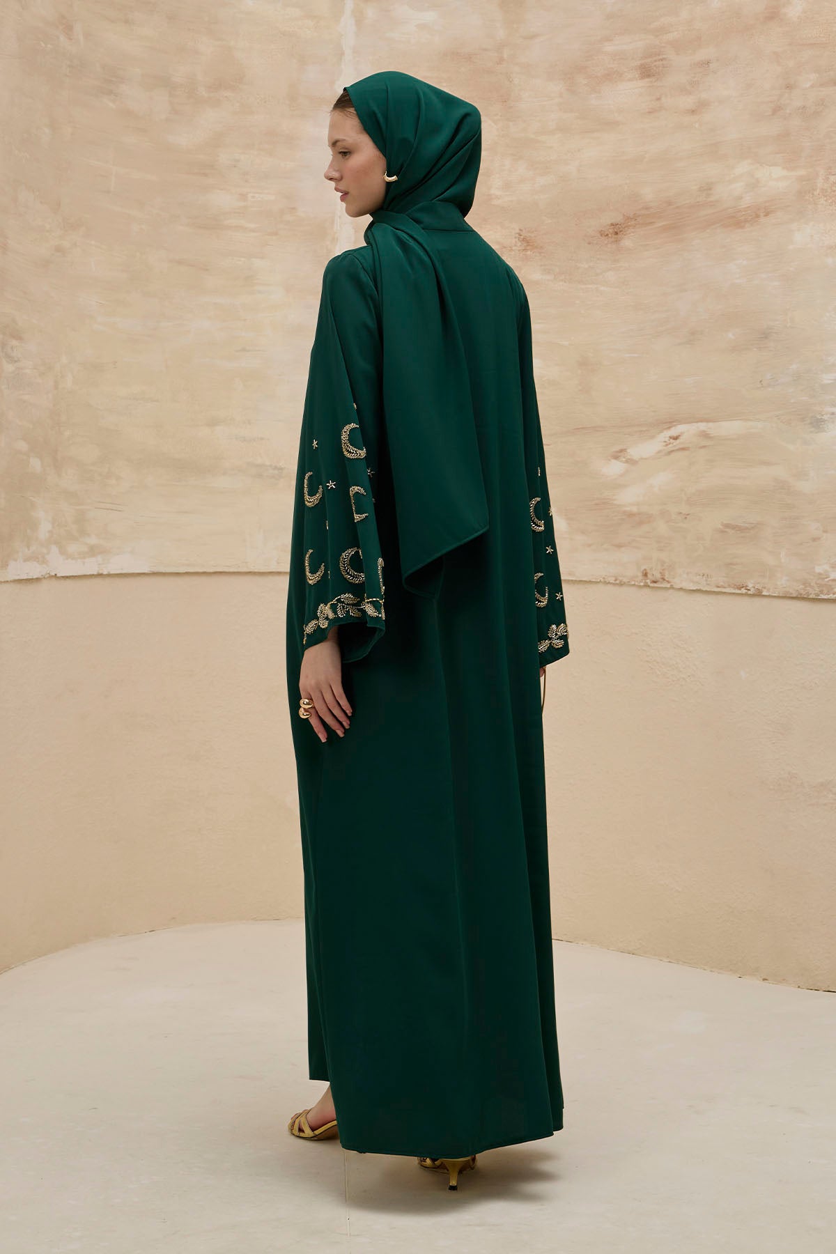 Gold Hilal Yıldız Nakışlı Tesettür Geniş Kol Uzun Zümrüt Abaya