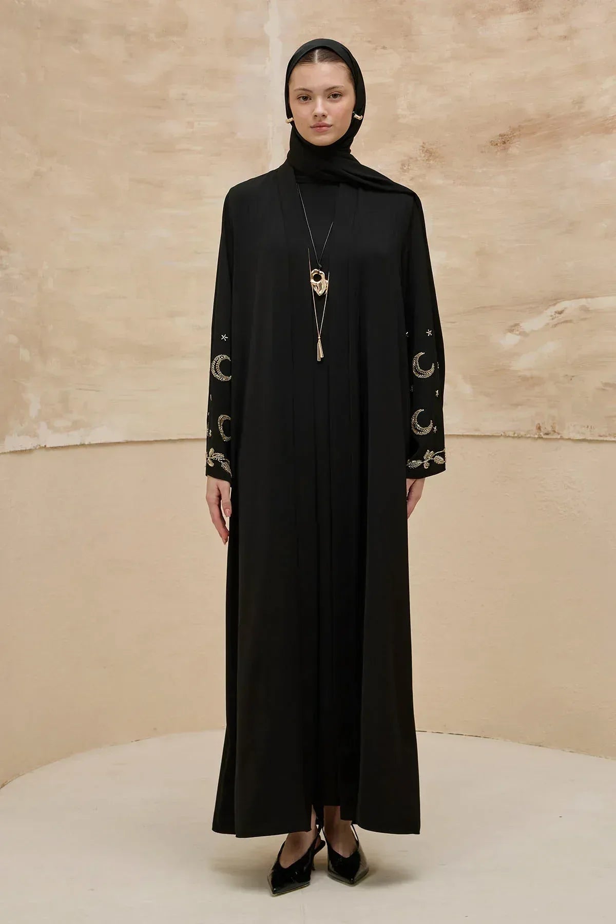 Gold Hilal Yıldız Nakışlı Tesettür Geniş Kol Uzun Siyah Abaya - VIADEL Atelier