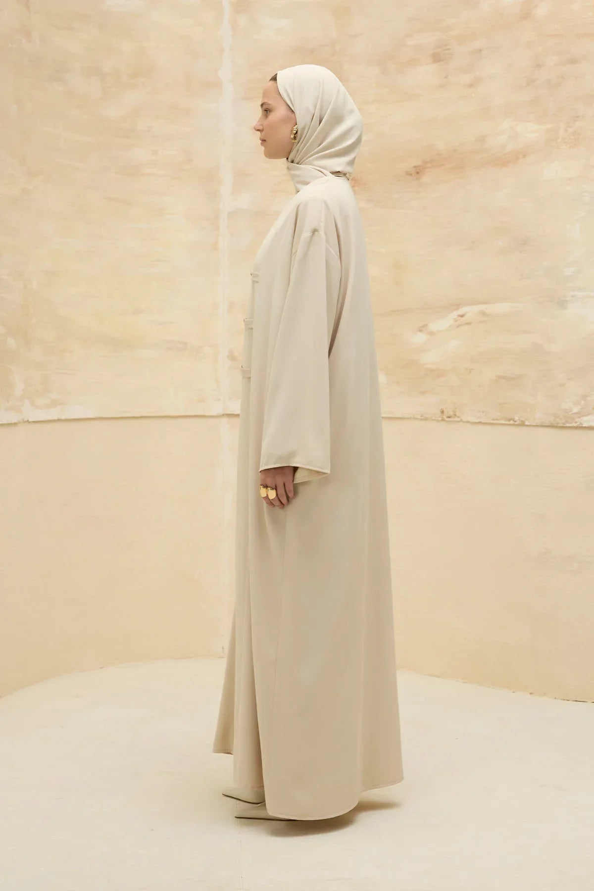 Toggle Detaylı Taş Uzun Abaya