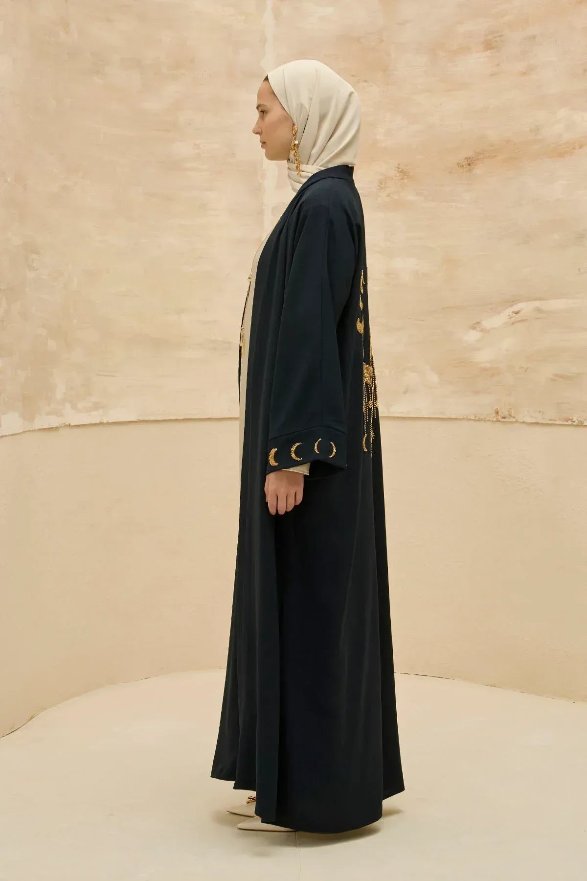 Ramazan Özel Gold Hilalin Evreleri ve Ay Yıldız İşlemeli Tesettür Uzun Lacivert Abaya - VIADEL Atelier