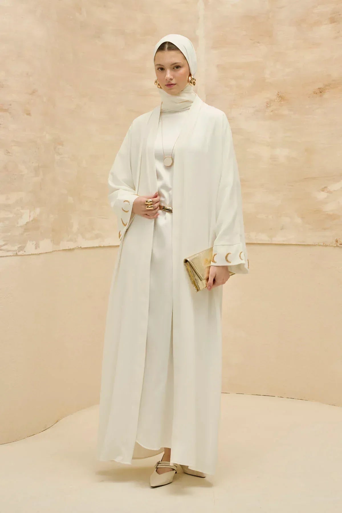 Ramazan Özel Gold Hilalin Evreleri ve Ay Yıldız İşlemeli Tesettür Uzun Beyaz Abaya - VIADEL Atelier