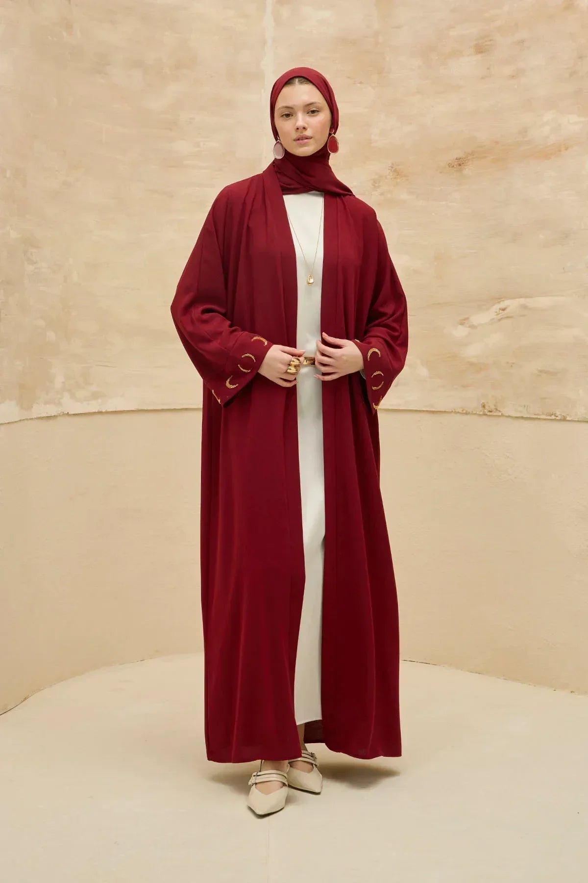 Ramazan Özel Gold Hilalin Evreleri ve Ay Yıldız İşlemeli Tesettür Uzun Bordo Abaya - VIADEL Atelier