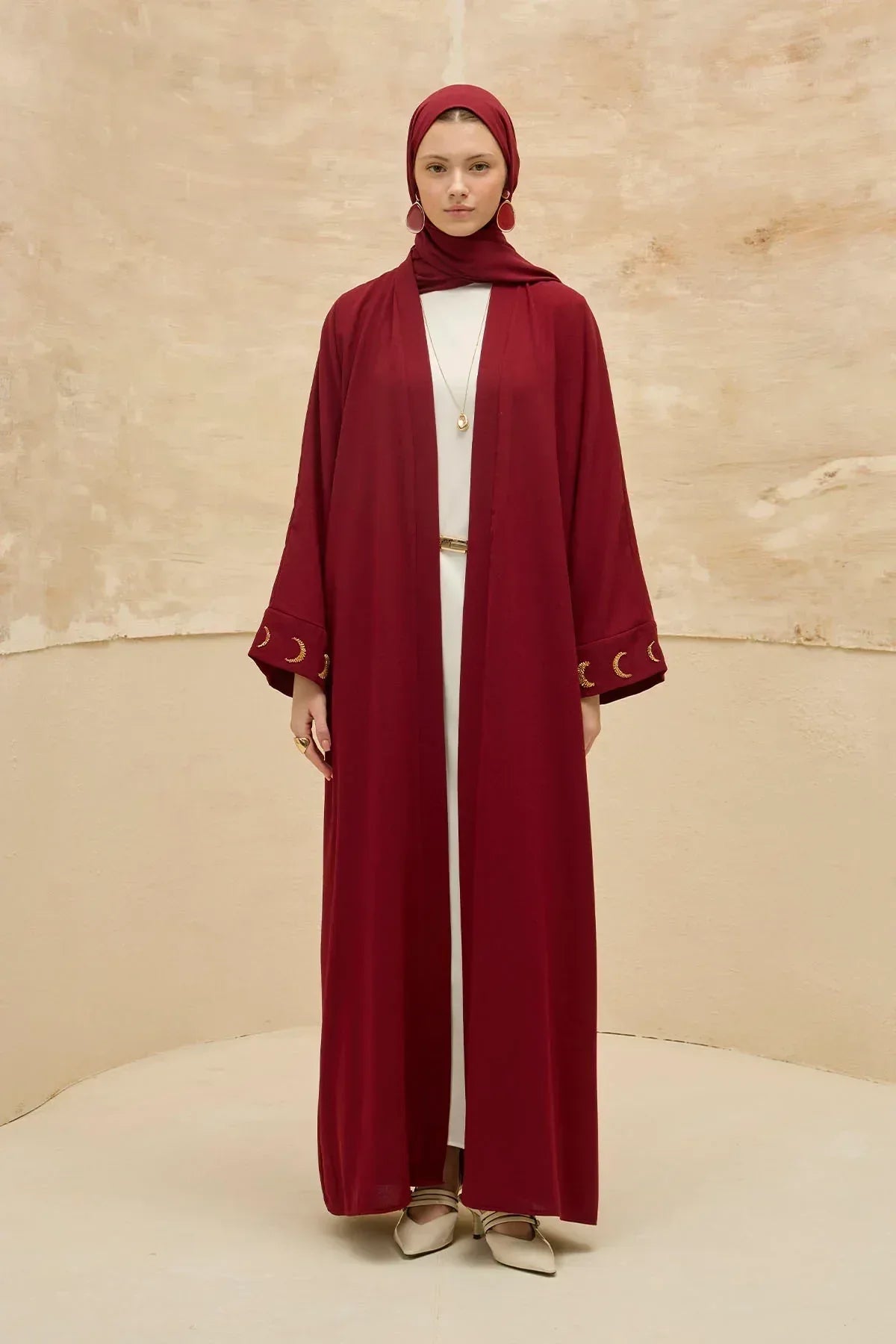 Ramazan Özel Gold Hilalin Evreleri ve Ay Yıldız İşlemeli Tesettür Uzun Bordo Abaya - VIADEL Atelier