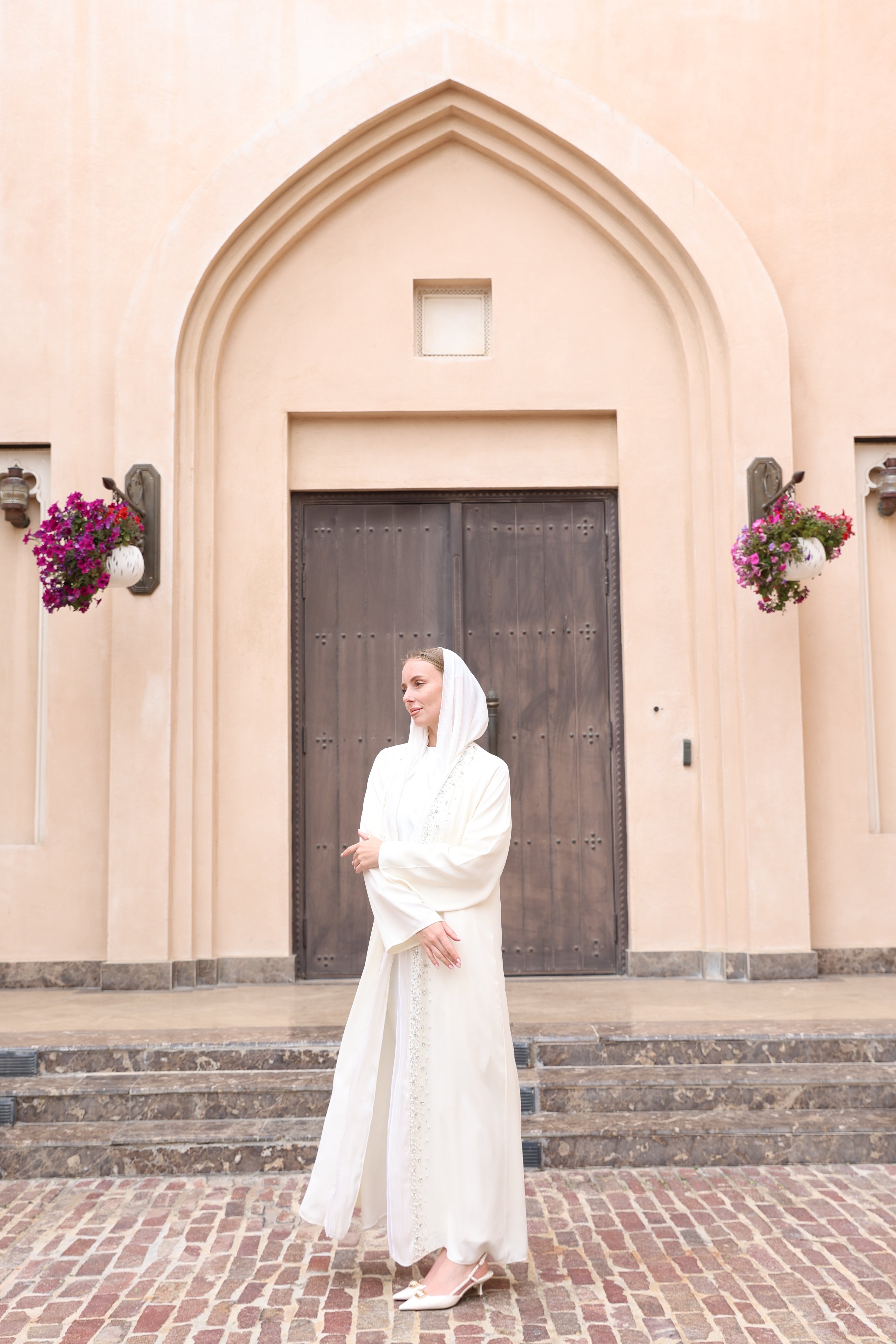 Özel İnci Taş İşlemeli Garni Detay Abaya
