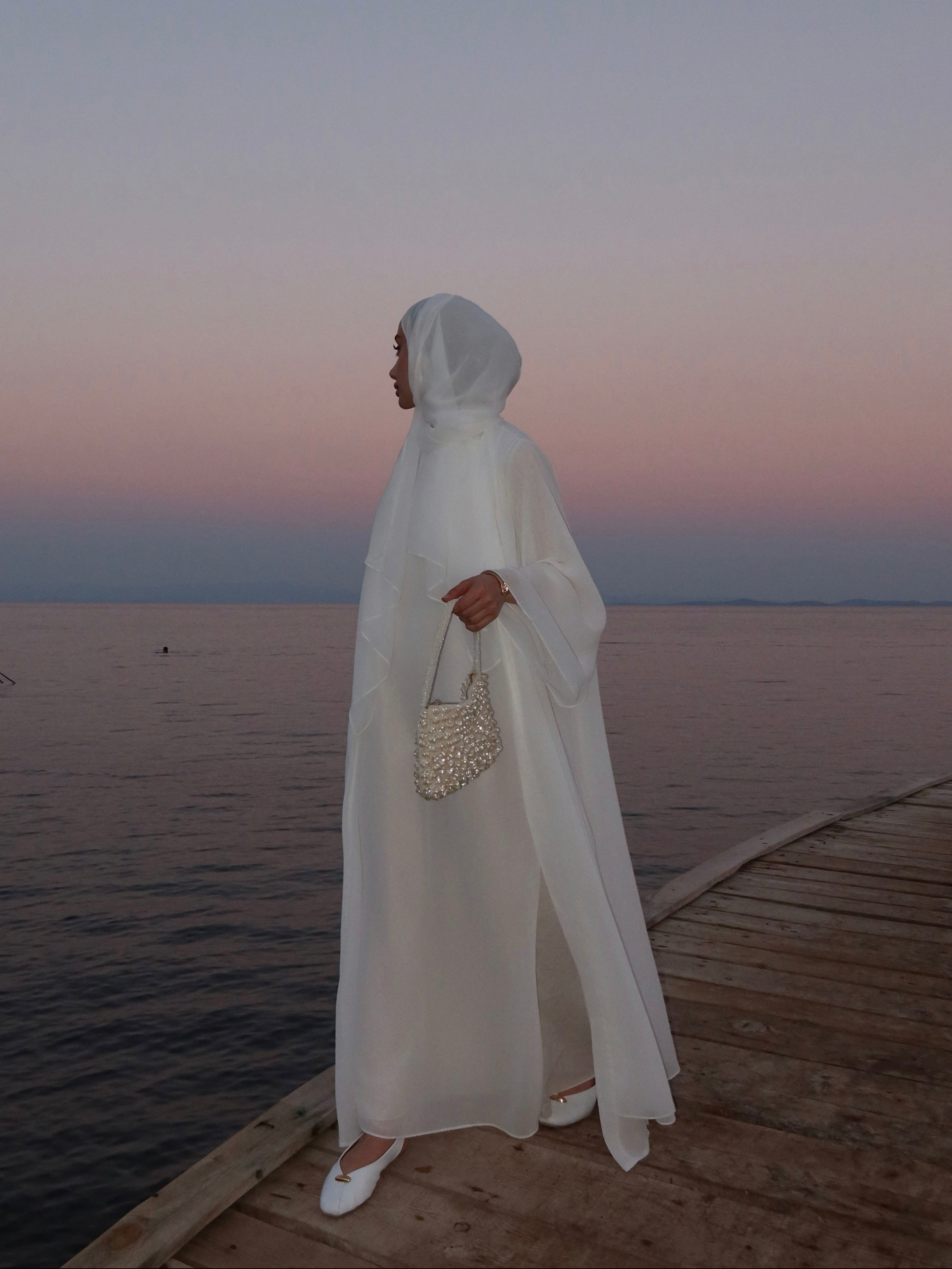 Şifon Elbise Şal Aksesuarlı Beyaz Üçlü Abaya Takım