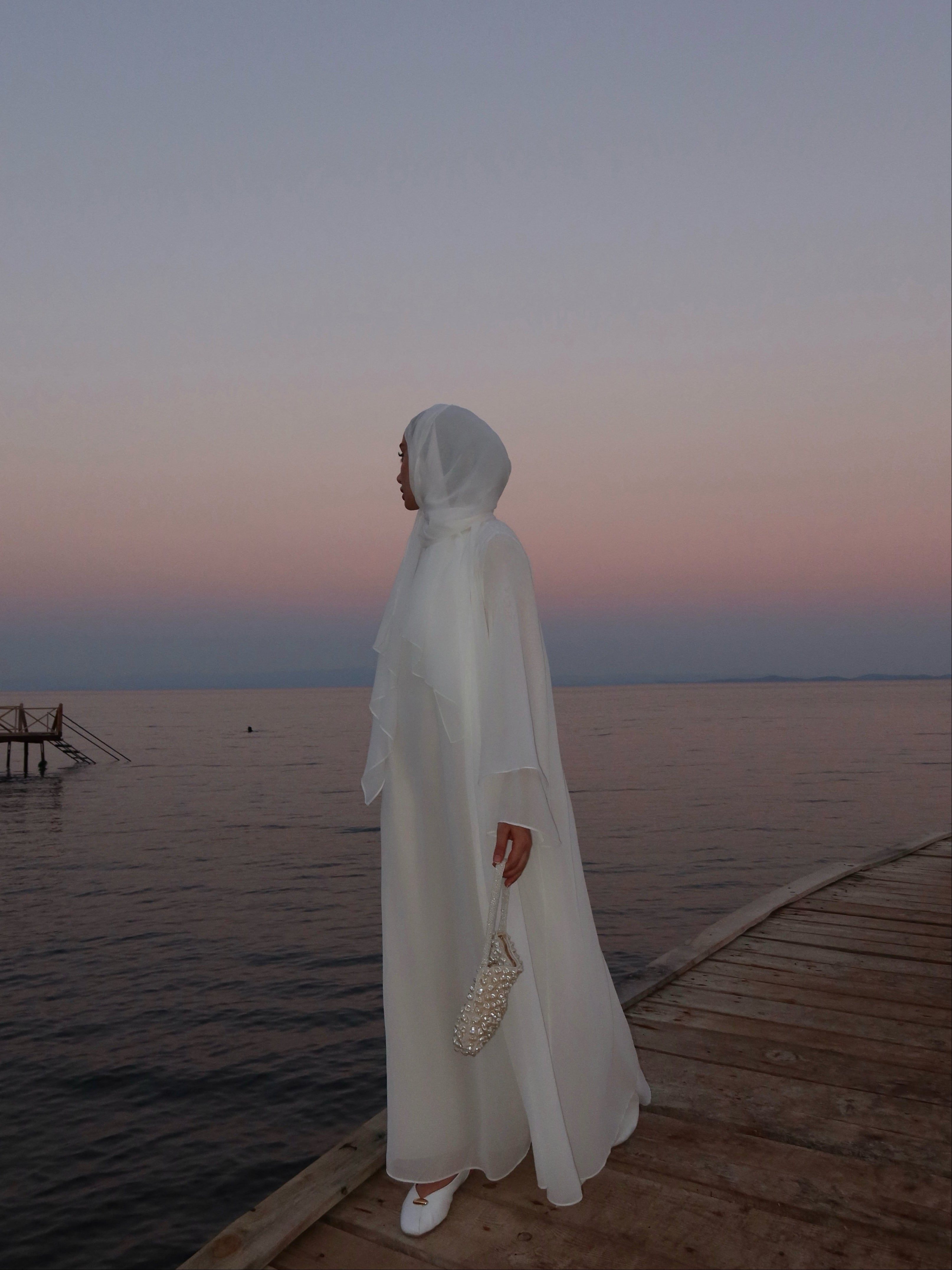 Şifon Elbise Şal Aksesuarlı Beyaz Üçlü Abaya Takım