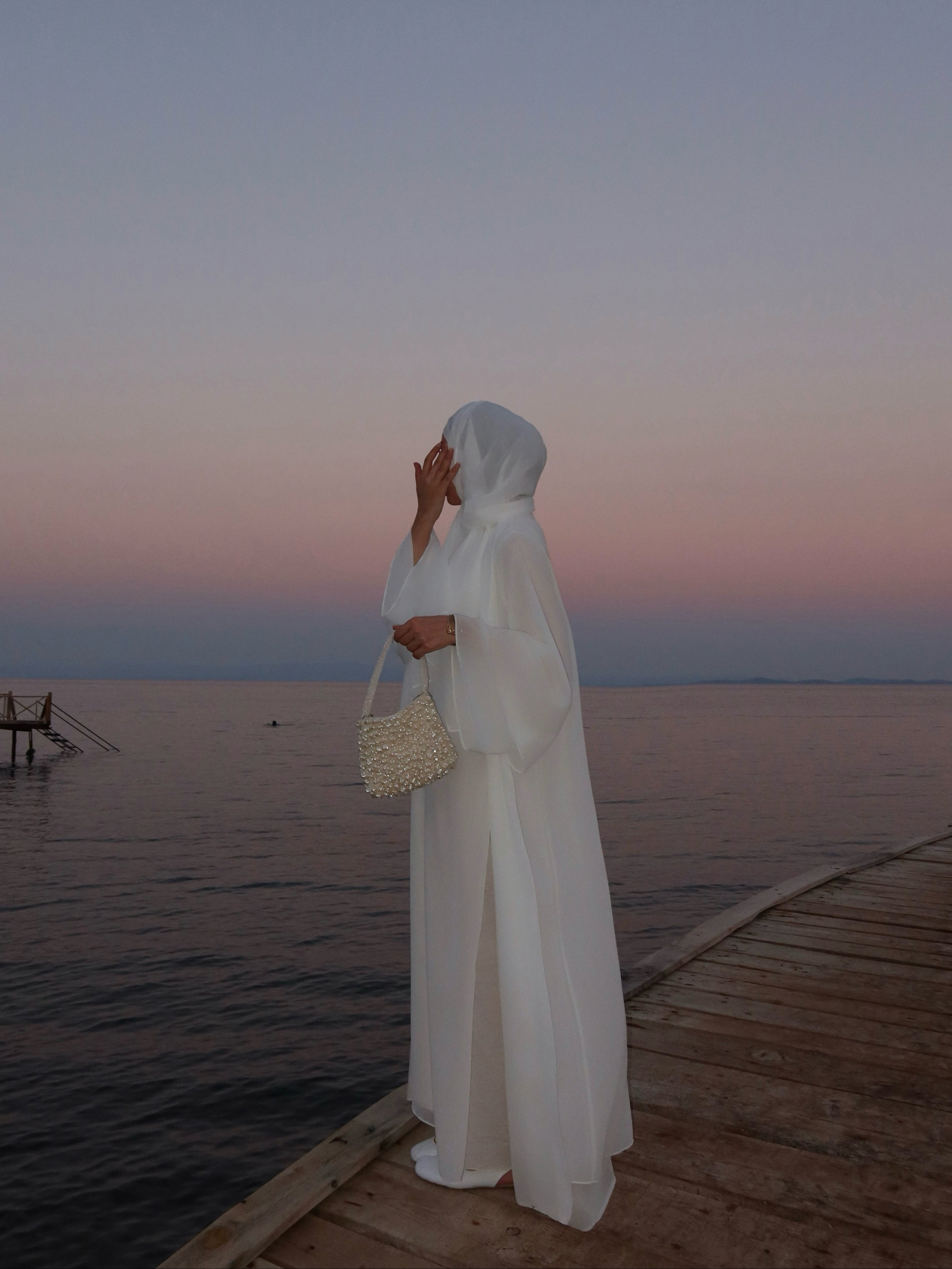 Şifon Elbise Şal Aksesuarlı Beyaz Üçlü Abaya Takım
