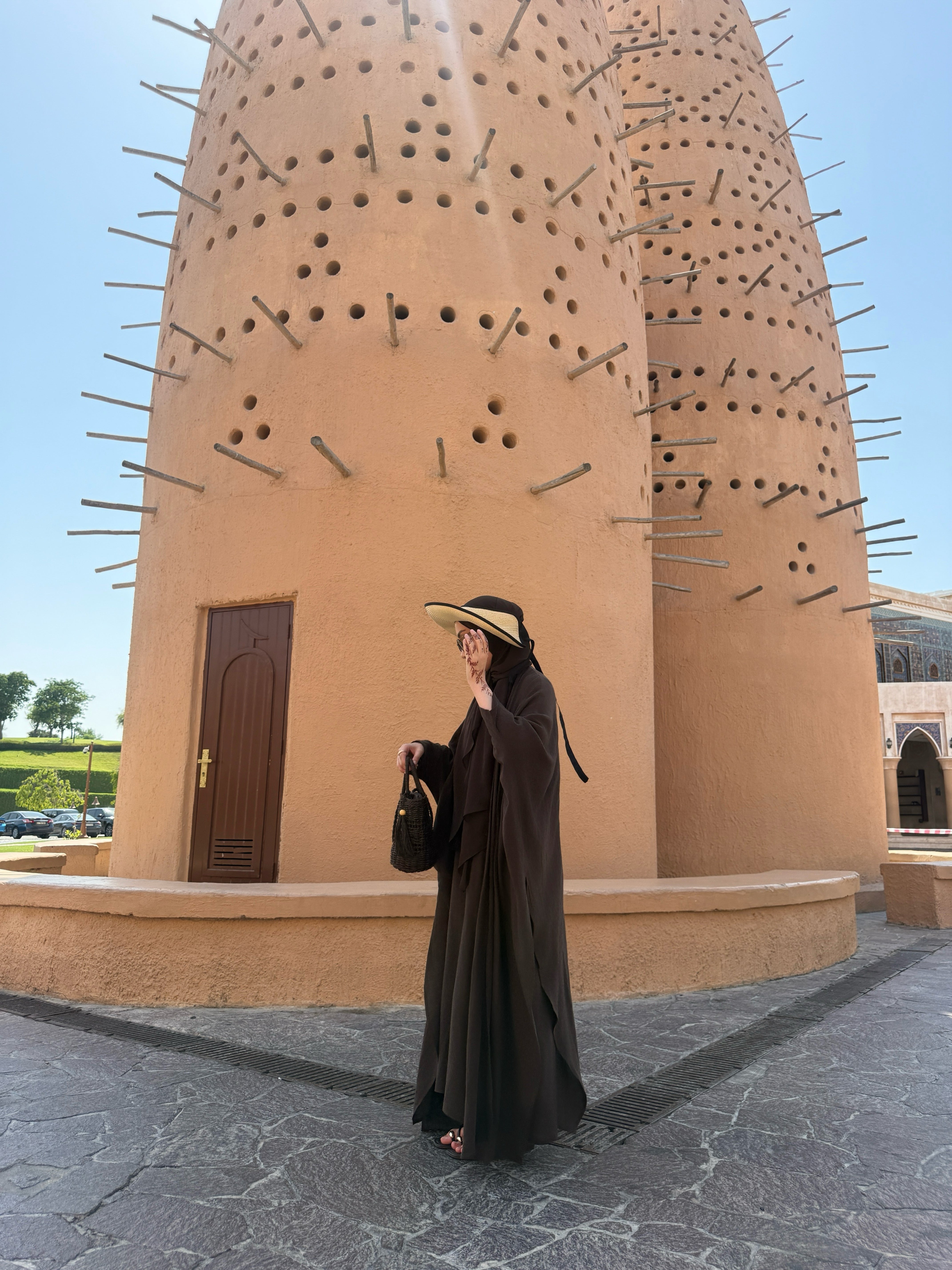 Yırtmaç Detaylı Kuşaklı Kahverengi İkili Abaya Takım