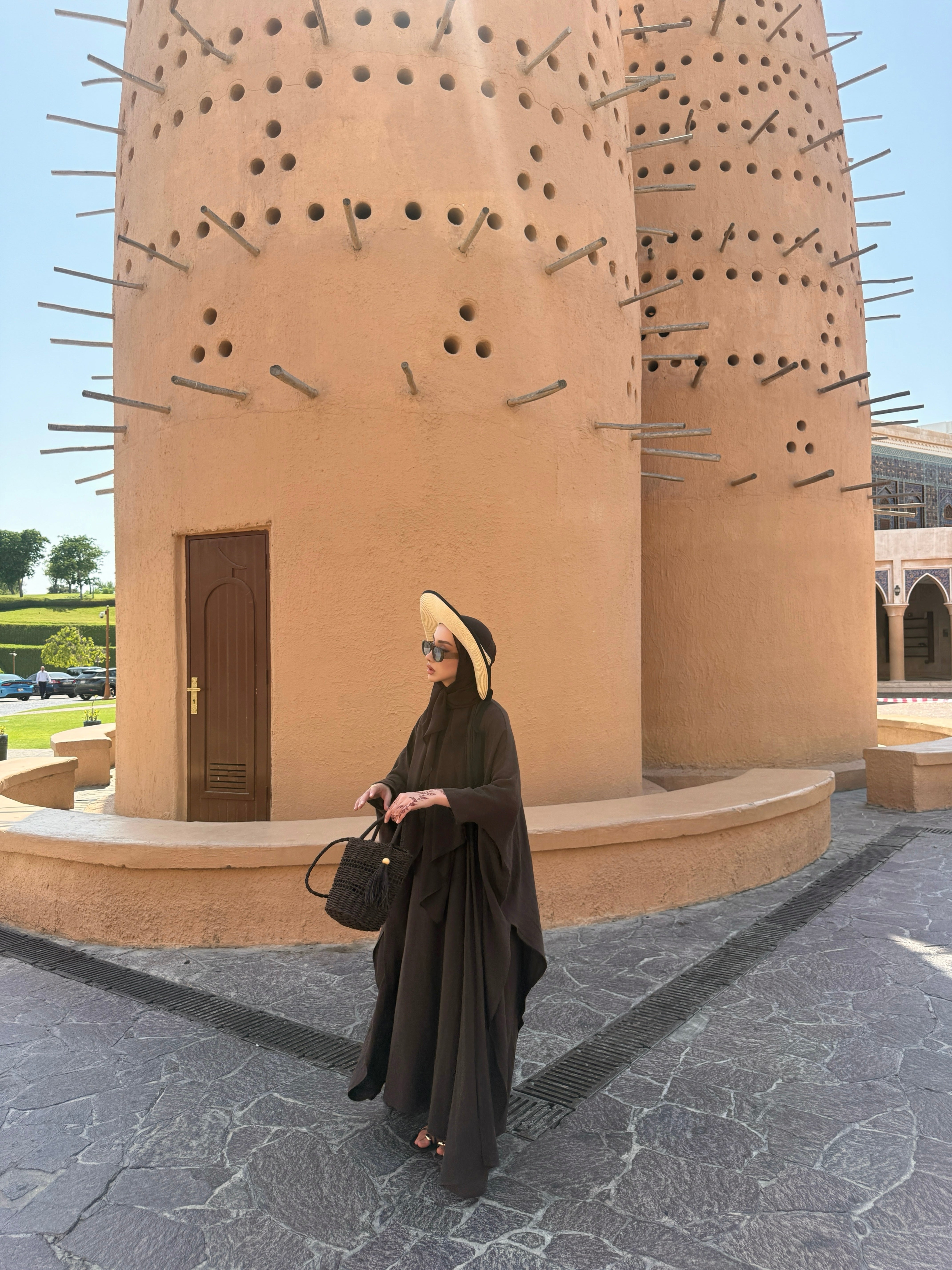 Yırtmaç Detaylı Kuşaklı Kahverengi İkili Abaya Takım