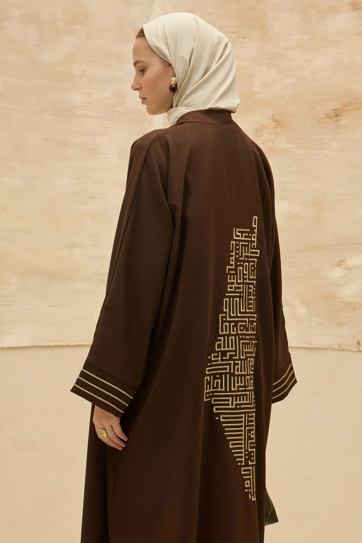 Tasarım Sırt Geometrik Şehir Haritalı Nakış İşlemeli Kahverengi Abaya