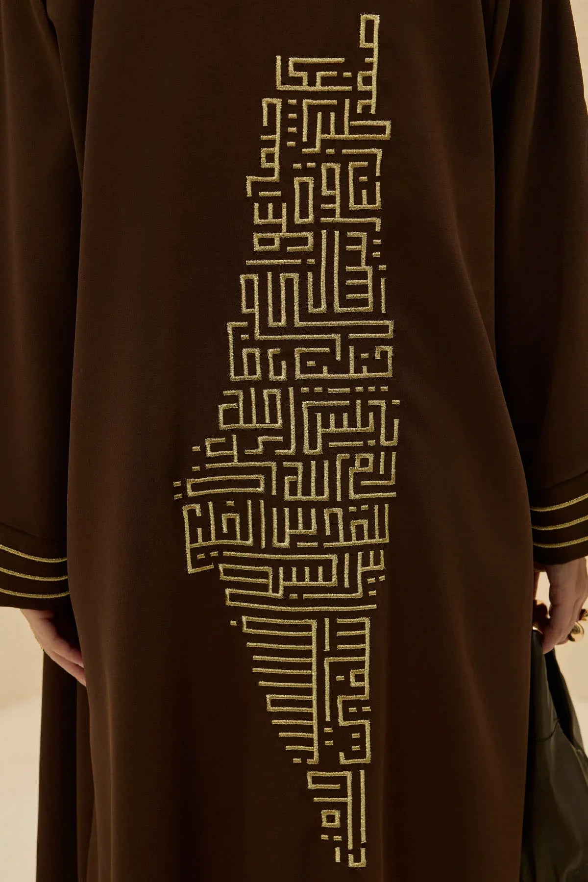 Tasarım Sırt Geometrik Şehir Haritalı Nakış İşlemeli Kahverengi Abaya