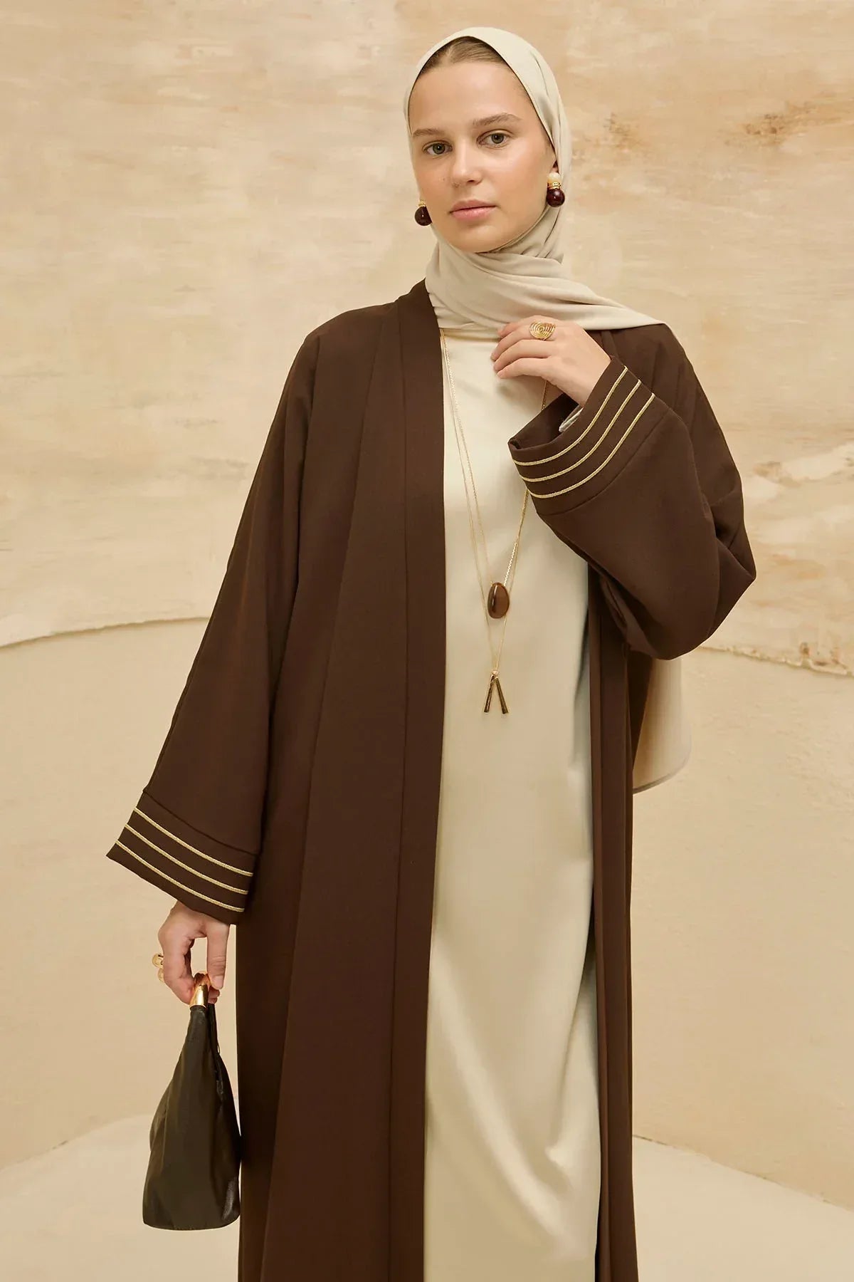 Tasarım Sırt Geometrik Şehir Haritalı Nakış İşlemeli Kahverengi Abaya
