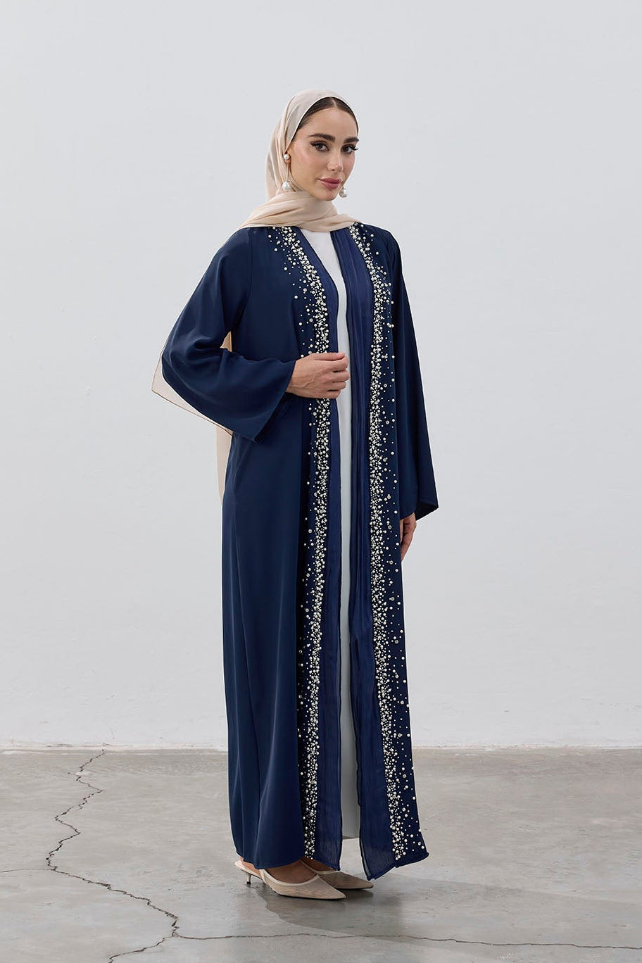 Özel İnci Taş İşlemeli Garni Detay Abaya