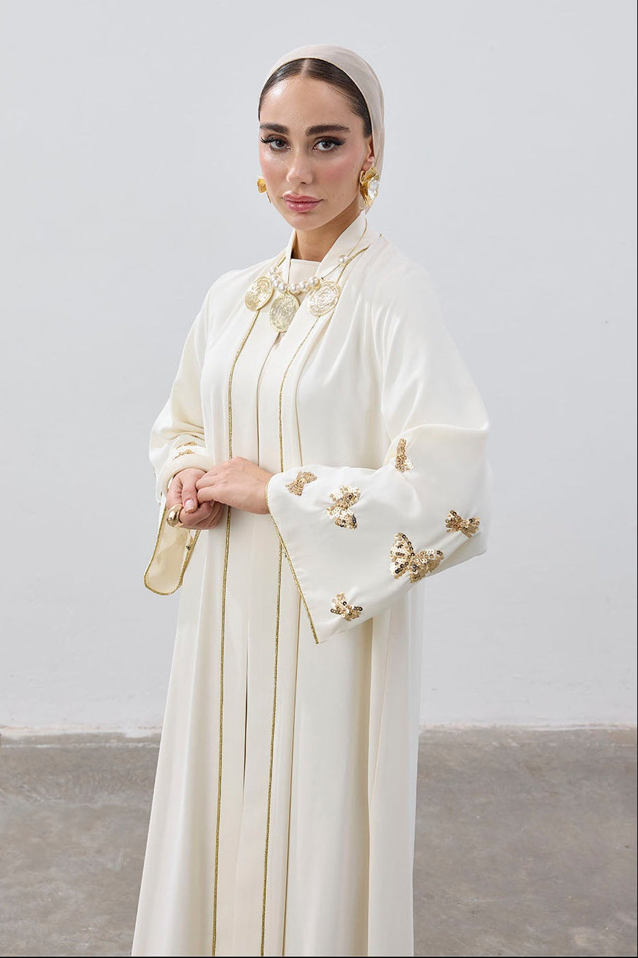 Pullu Kelebek Kol Detaylı Şerit Abaya