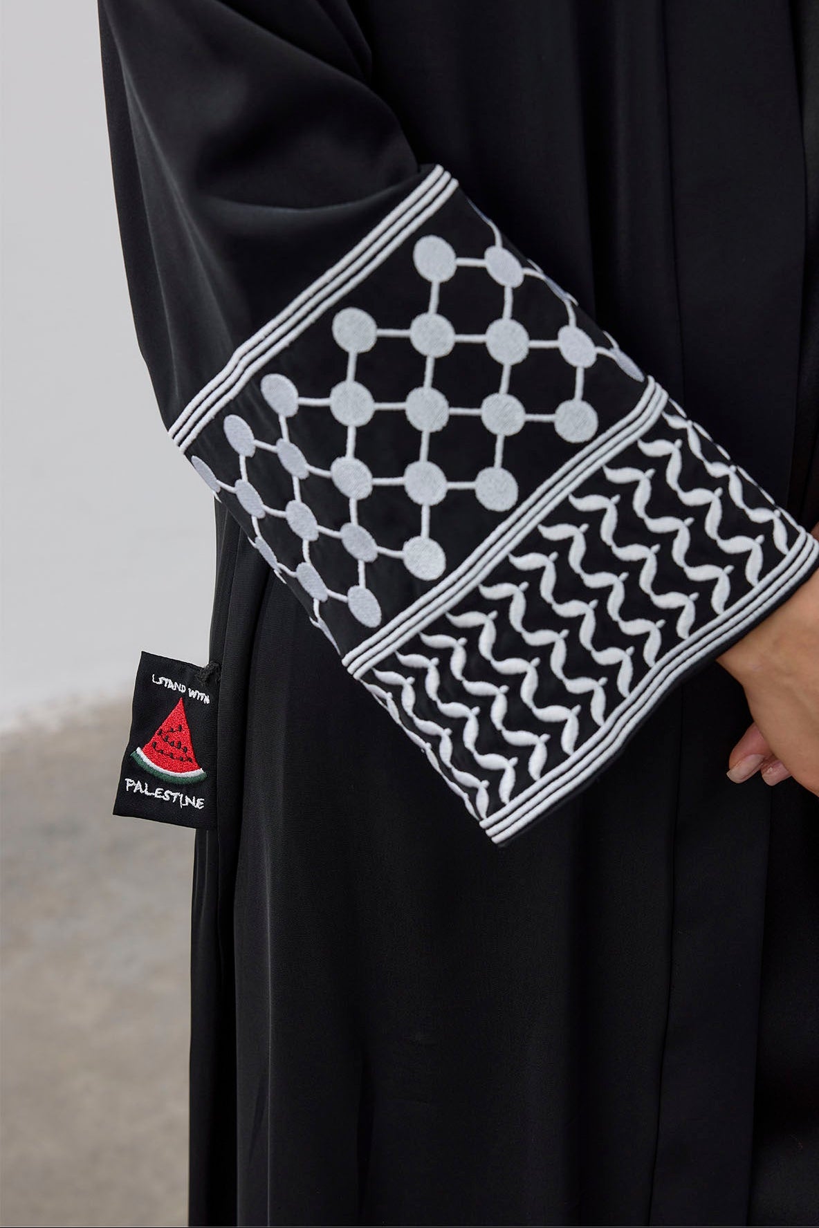 Modern Kefiye Kol Tasarımlı Nakışlı Dubai Kumaş Abaya
