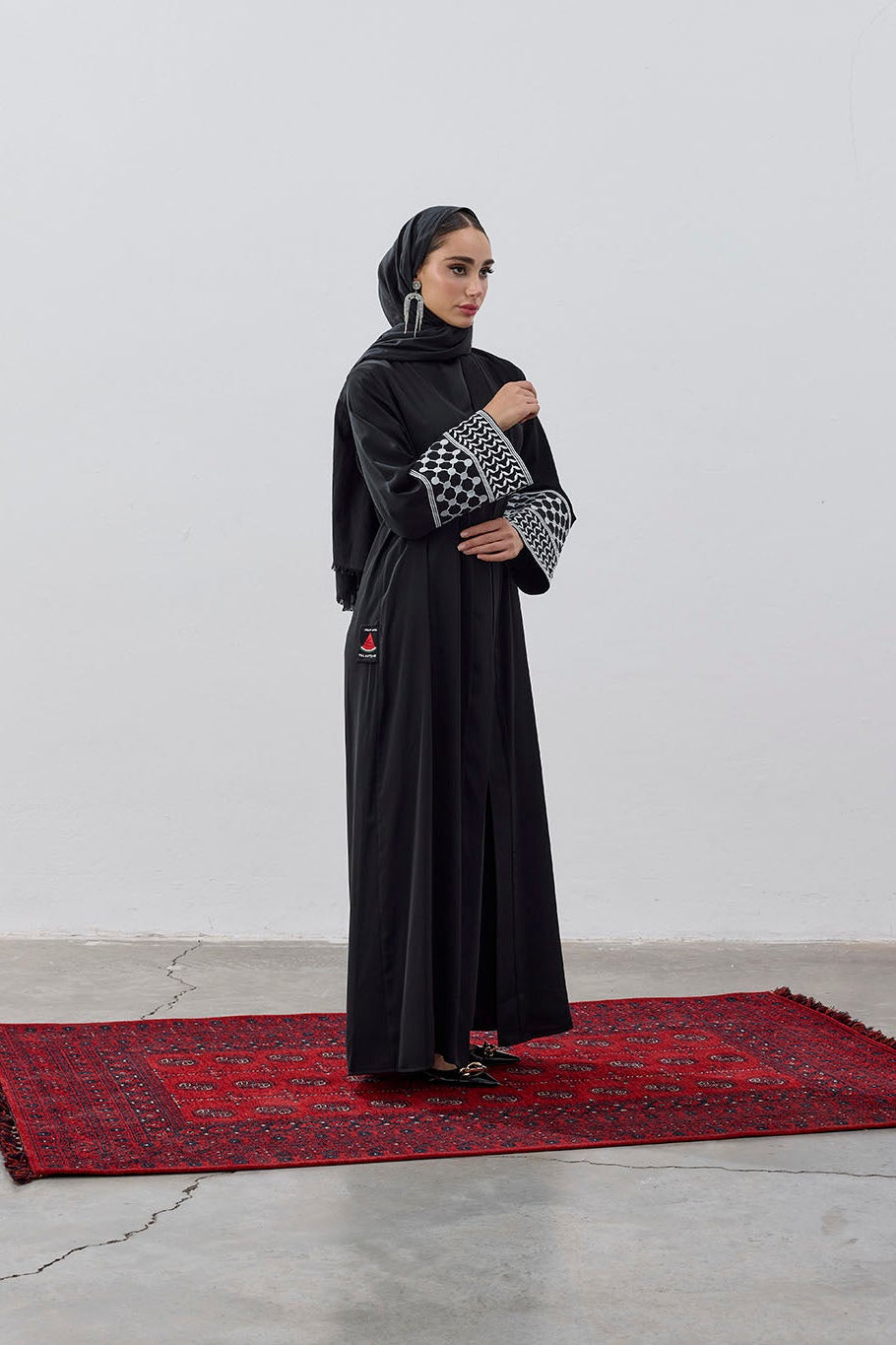 Modern Kefiye Kol Tasarımlı Nakışlı Dubai Kumaş Abaya
