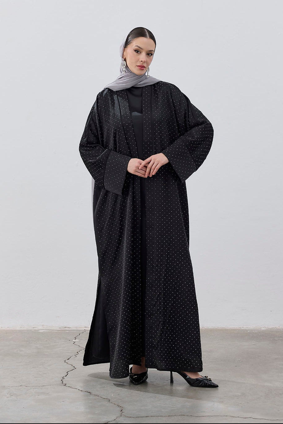 Taşlı Kum Saten Yırtmaçlı Abaya