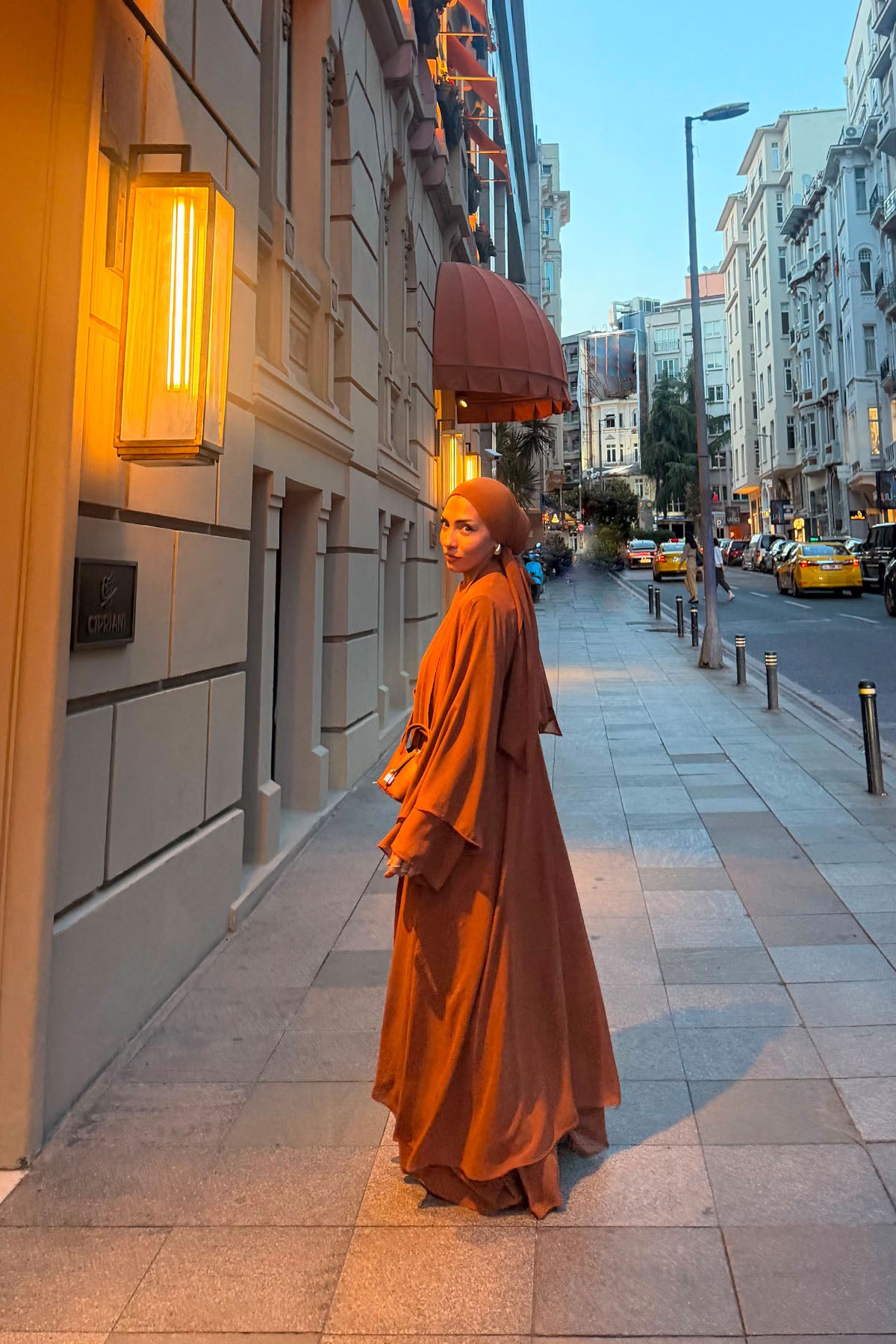 Şifon Elbise Şal Aksesuarlı Taba Üçlü Abaya Takım