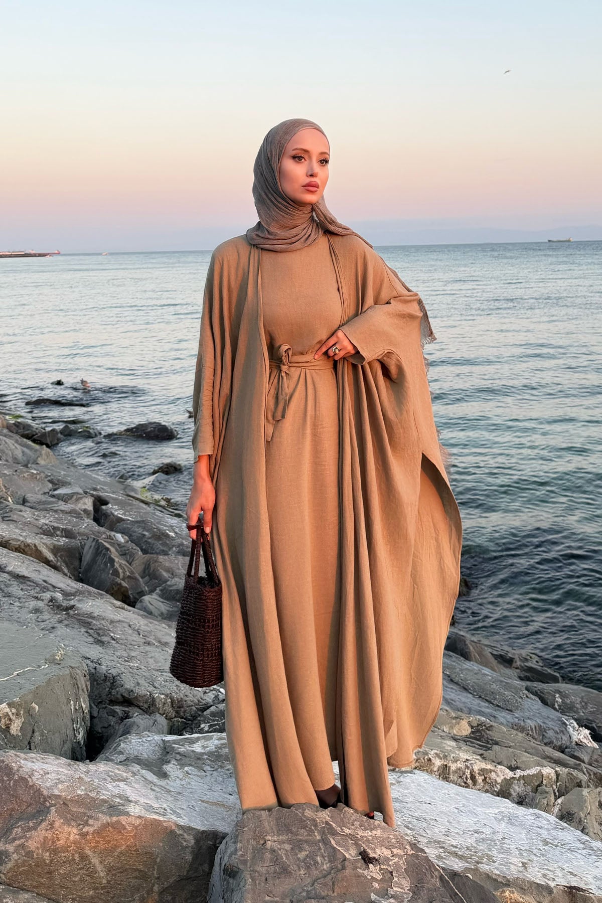 Yırtmaç Detaylı Kuşaklı Haki İkili Abaya Takım